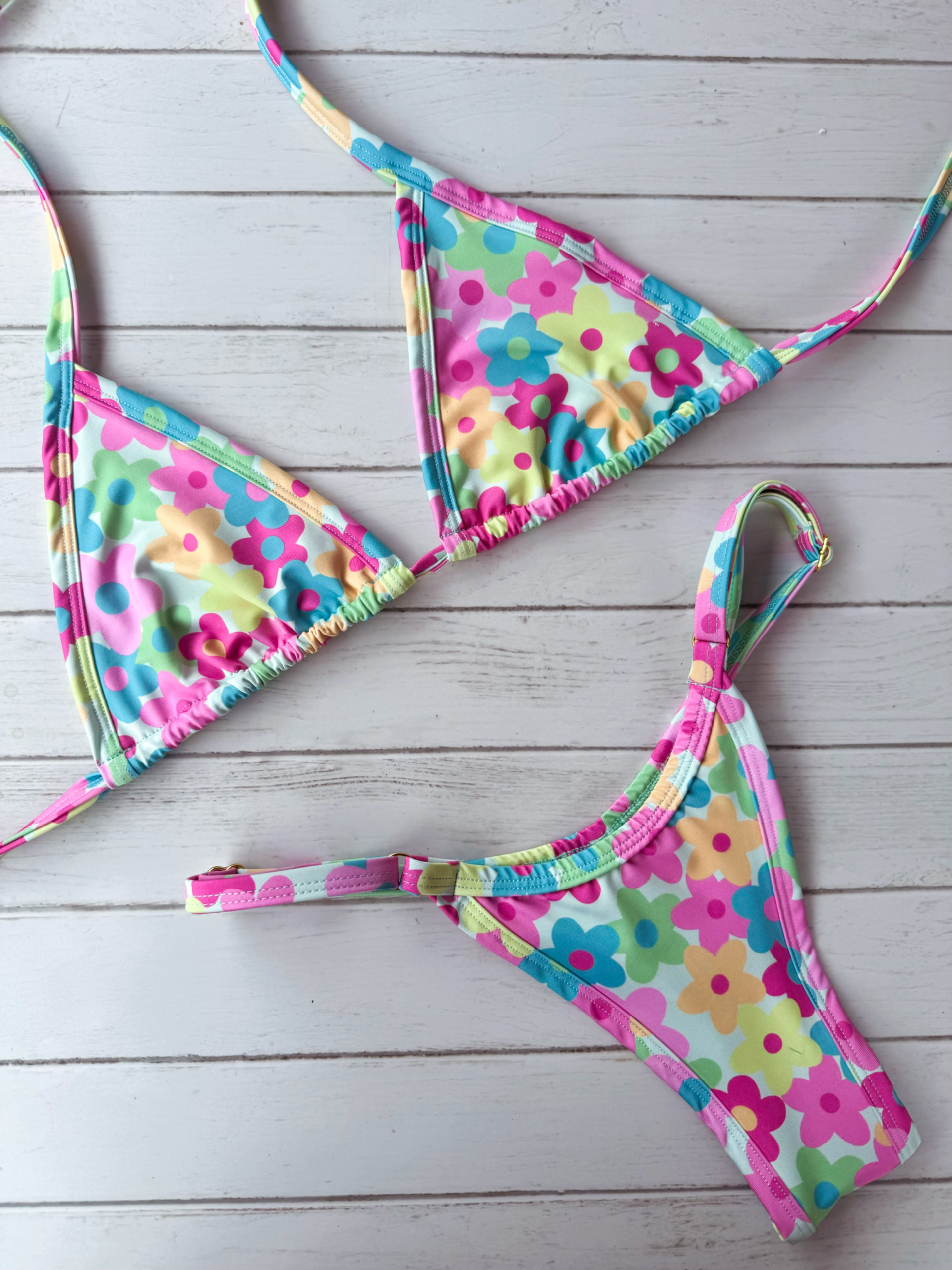 Conjunto Top triangulo carnaval + Bottoms Marquinha